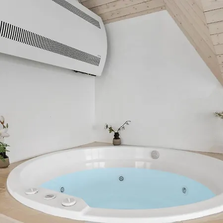 4 Bedroom Amazing In Ringkobing * Nørre Lyngvig