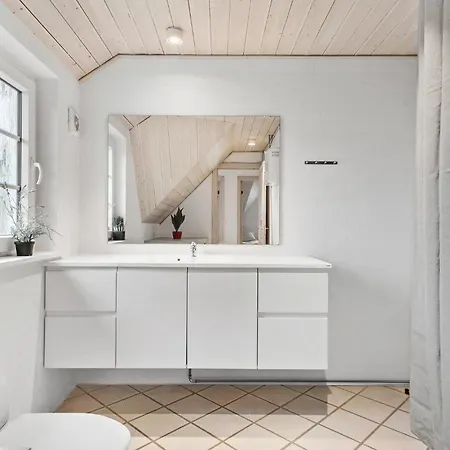 4 Bedroom Amazing In Ringkobing * Nørre Lyngvig