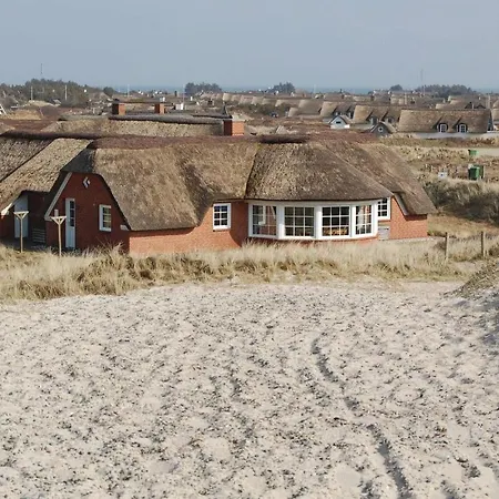 4 Bedroom Amazing In Ringkobing بيت للعطل *