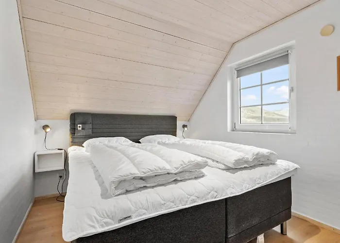 Feriehus 4 Bedroom Amazing In